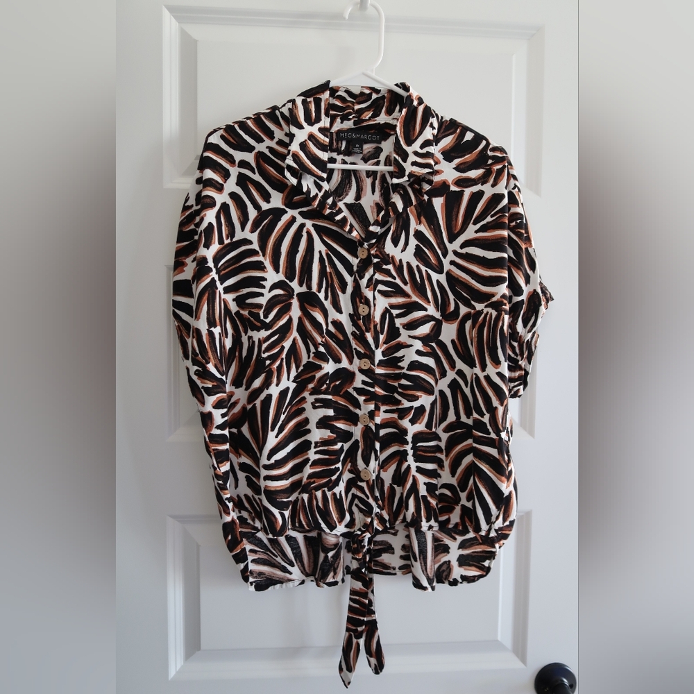 Meg&Margot Short Sleeve Top With Tie-front Hem And Monstera Leaf Print Sz 2x